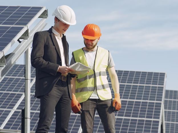 GES projesi üzerinde çalışan danışman mühendisler